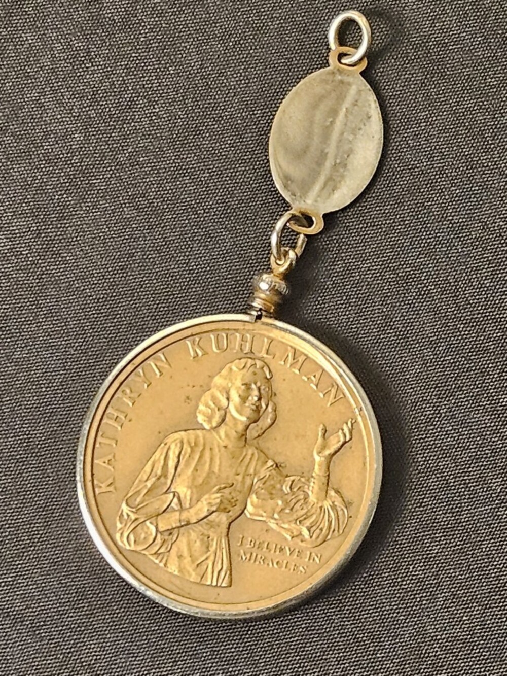1972 Kathryn Kuhlman Commemorative Coin Keychain Medallion Evangelos Frudakis